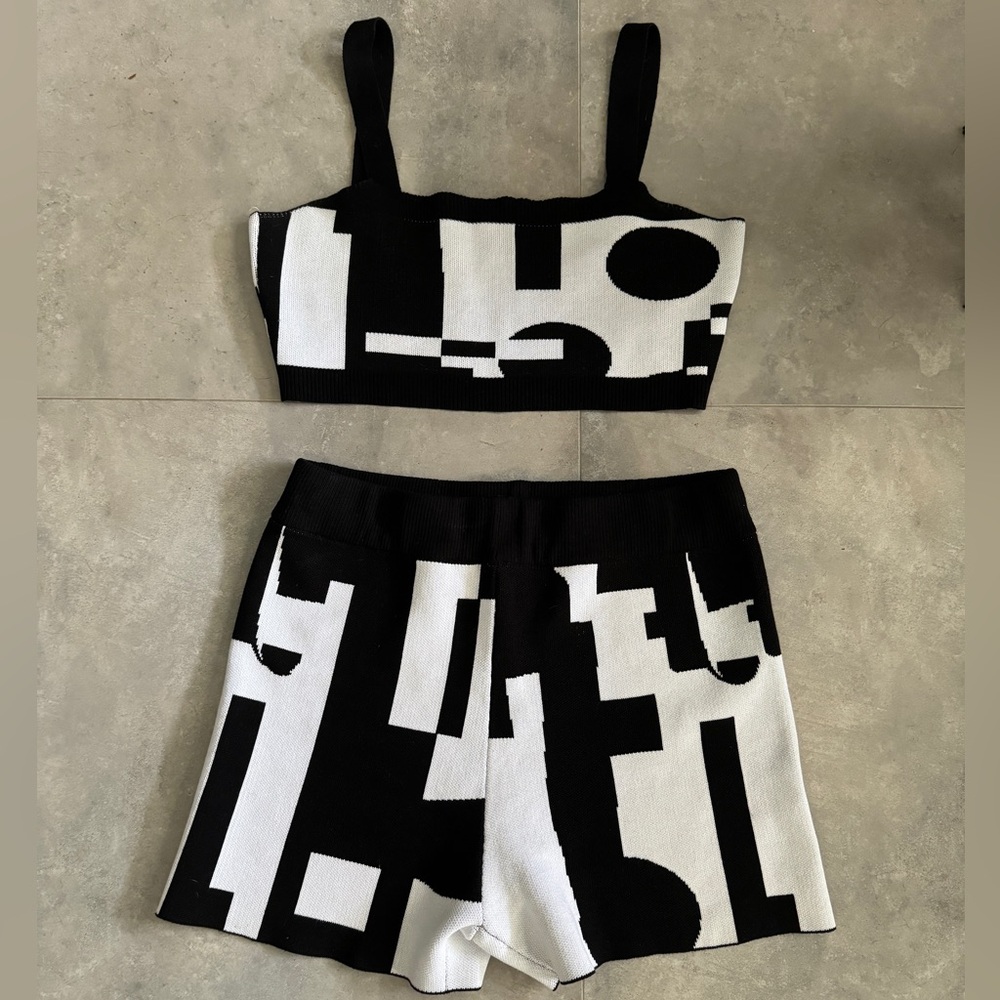 Black & White Modern Print Two Piece Set | M